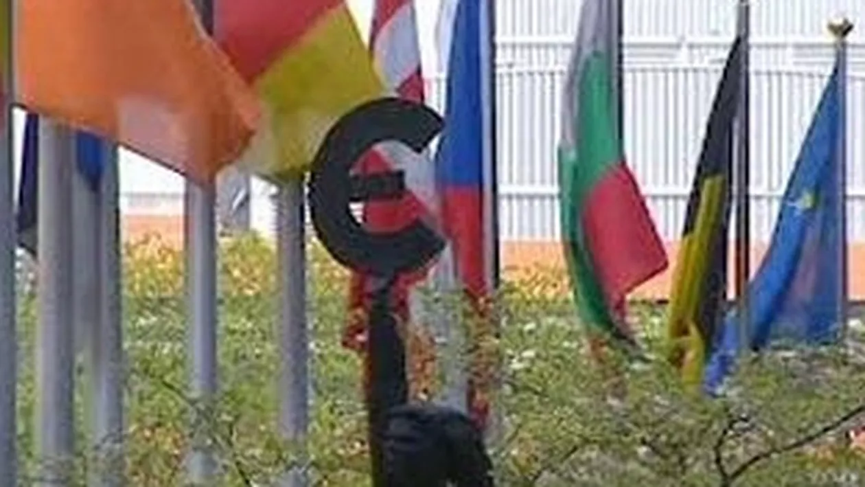 Zona euro ar putea să se contracte cu 0,2 - 0,3% în 2013