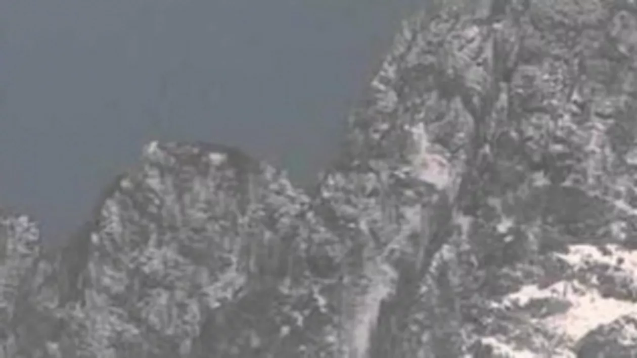 Risc de avalanșă în Munții Bucegi: Trei pârtii din stațiunea Sinaia, închise