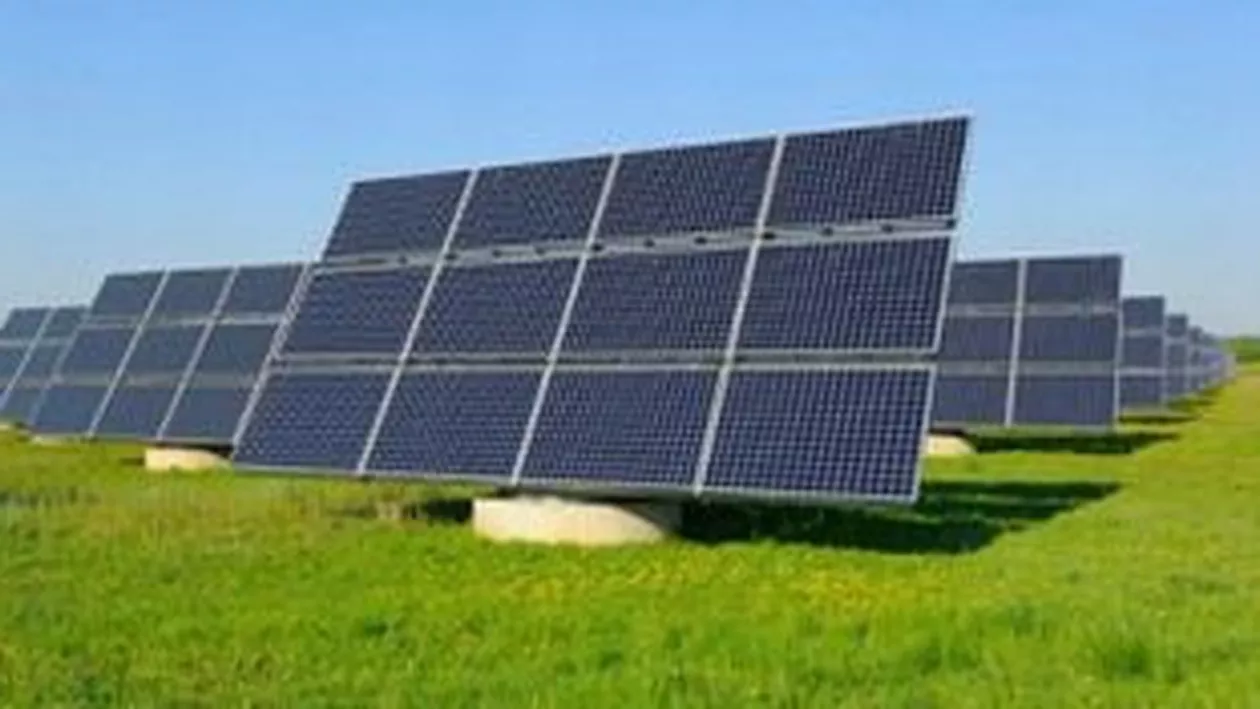 Dacia întră pe piața energiei solare: Compania va instala pe acoperișul uzinei de la Mioveni panouri fotovoltaice