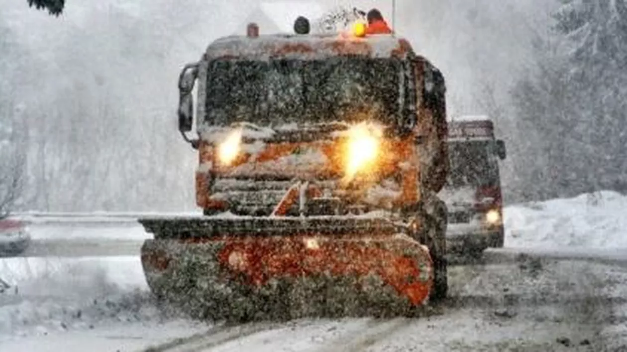 Gorj: Traficul rutier pe DN 67 C, către staţiunea Rânca, închis din cauza viscolului
