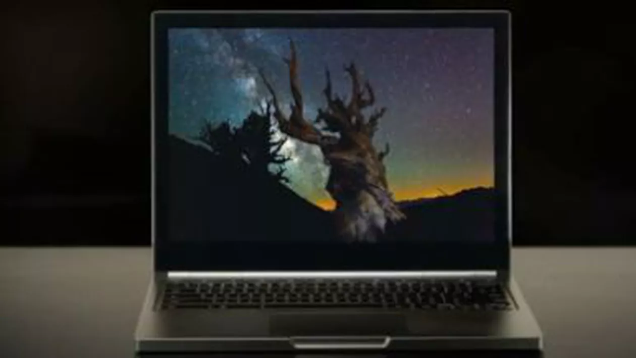 Google a lansat un Chromebook cu diagonala ecranului de 13 inch și display touchscreen