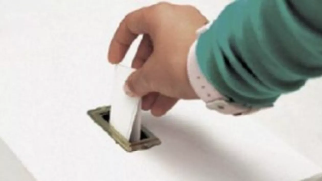 Un bărbat din Ialomița s-a prezentat beat la votul pentru desemnarea noului primar (VIDEO)