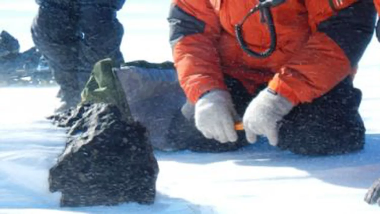 Un meteorit cântărind 18 kilograme a fost descoperit în Antarctica