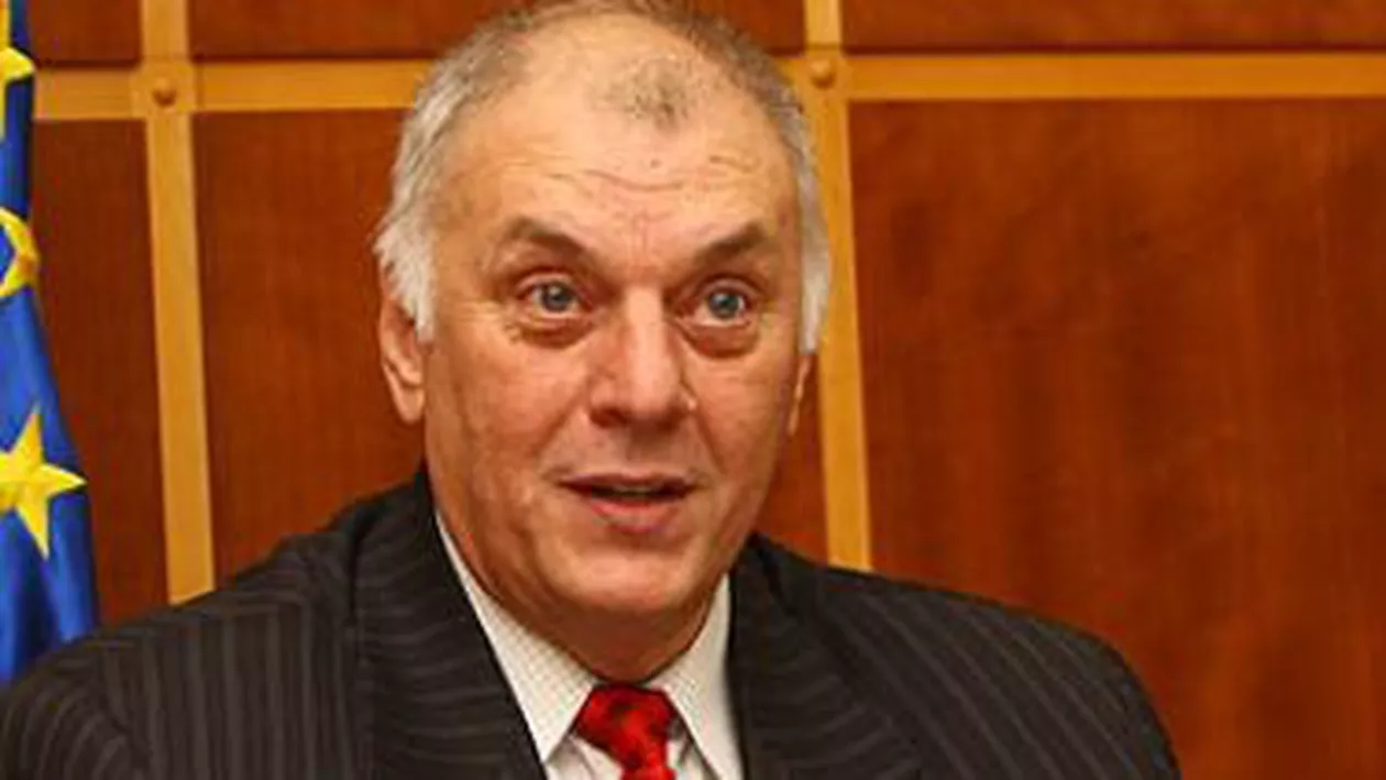 Prefectul de Mureș: Traian Băsescu m-a sunat îngrijorat că tinerii nu sunt educaţi să respecte simbolurile ţării