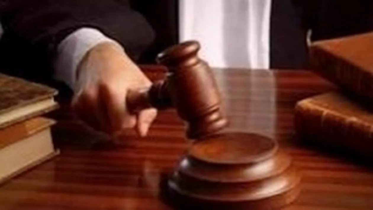 Judecătoarele Viorica Dinu şi Antonela Costache au fost reținute pentru 24 de ore pentru luare de mită