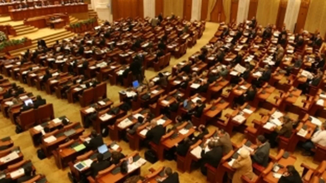 Plenul Parlamentului dezbate din nou statutul aleșilor, modificat după cerințele Curții Constituționale