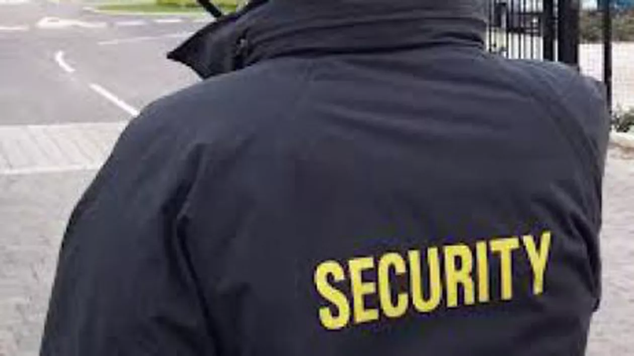 Iași: Un agent de pază a fost descoperit beat la serviciu (VIDEO)