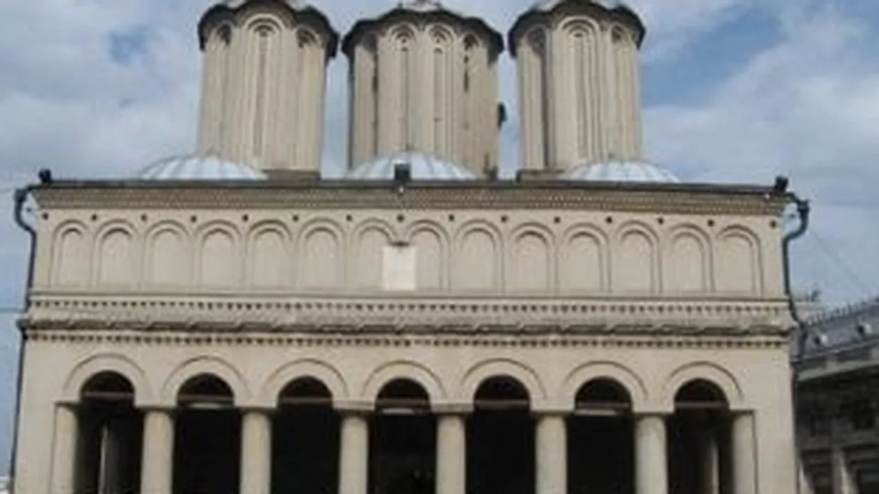 Sute de credincioși s-au dus la Biserica Icoanei, unde a fost adusă icoana făcătoare de minuni a Maicii Domnului