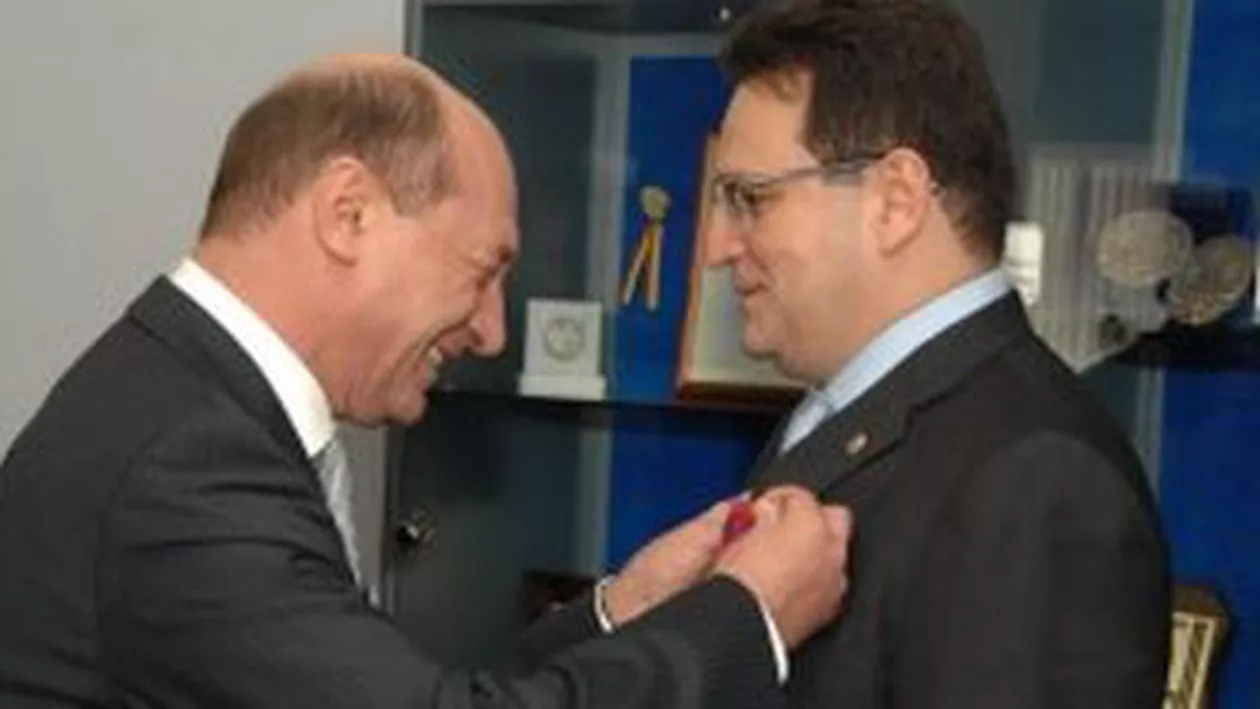 Directorul SRI, George Maior, decorat de președintele Băsescu cu Ordinul Național ”Steaua României”