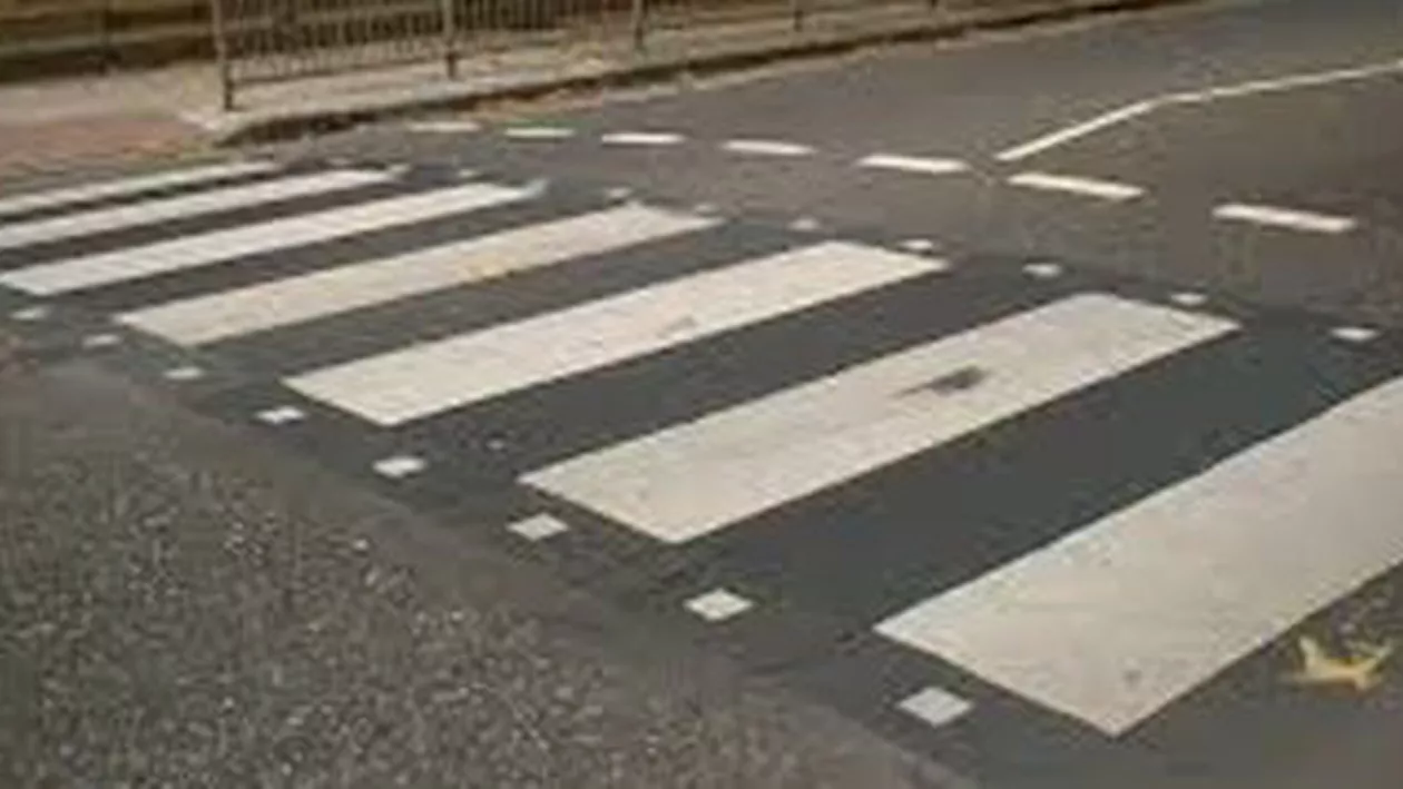 Craiova: Doi tineri, loviți mortal pe trecerea de pietoni. Mașina aparține unui om de afaceri din oraș