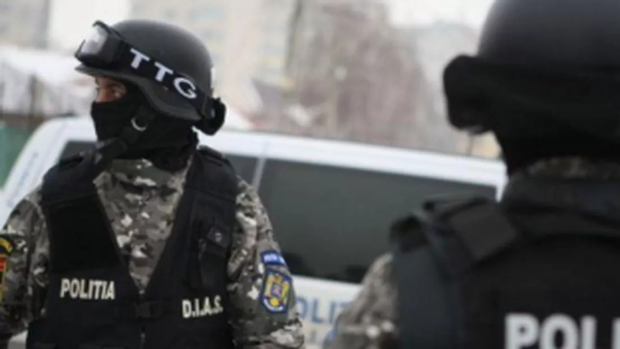 27 de maşini de lux, 70.000 euro și 6 kilograme de aur, ridicate după percheziţiile de la romii din Sinteşti