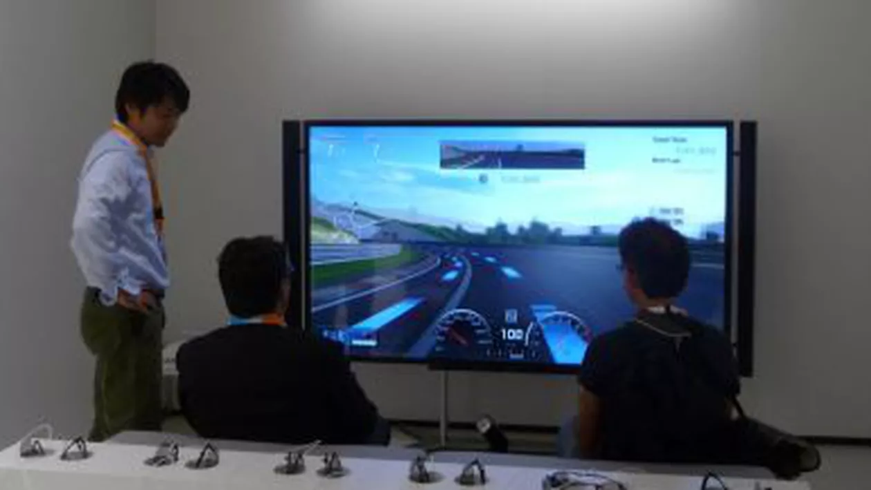 Un român a cumpărat un televizor de 25.000 de euro: Alte zece vor fi vândute în următoarele luni (VIDEO)