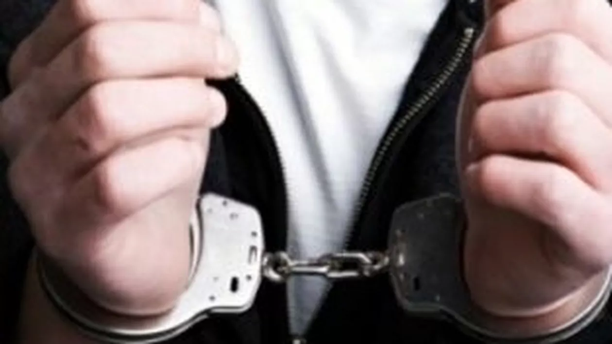 București: Patru tineri suspectați de comiterea mai multor tâlhării, prinși de polițiști