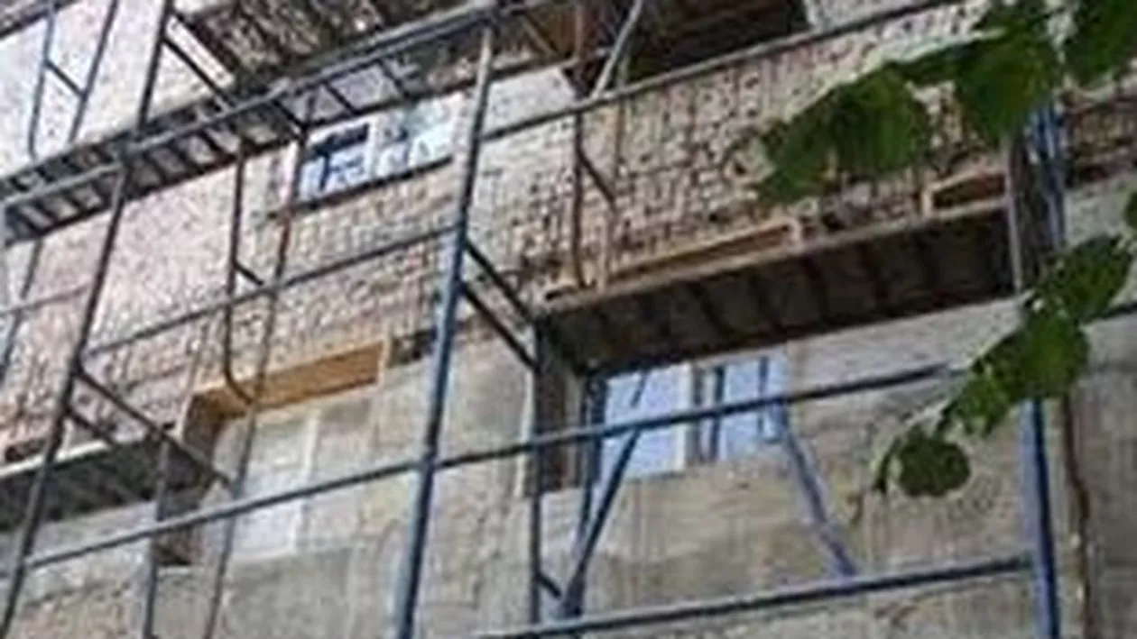Bucureștenii din Sectorul 6 se plâng de calitatea lucrărilor de reabilitare a blocurilor