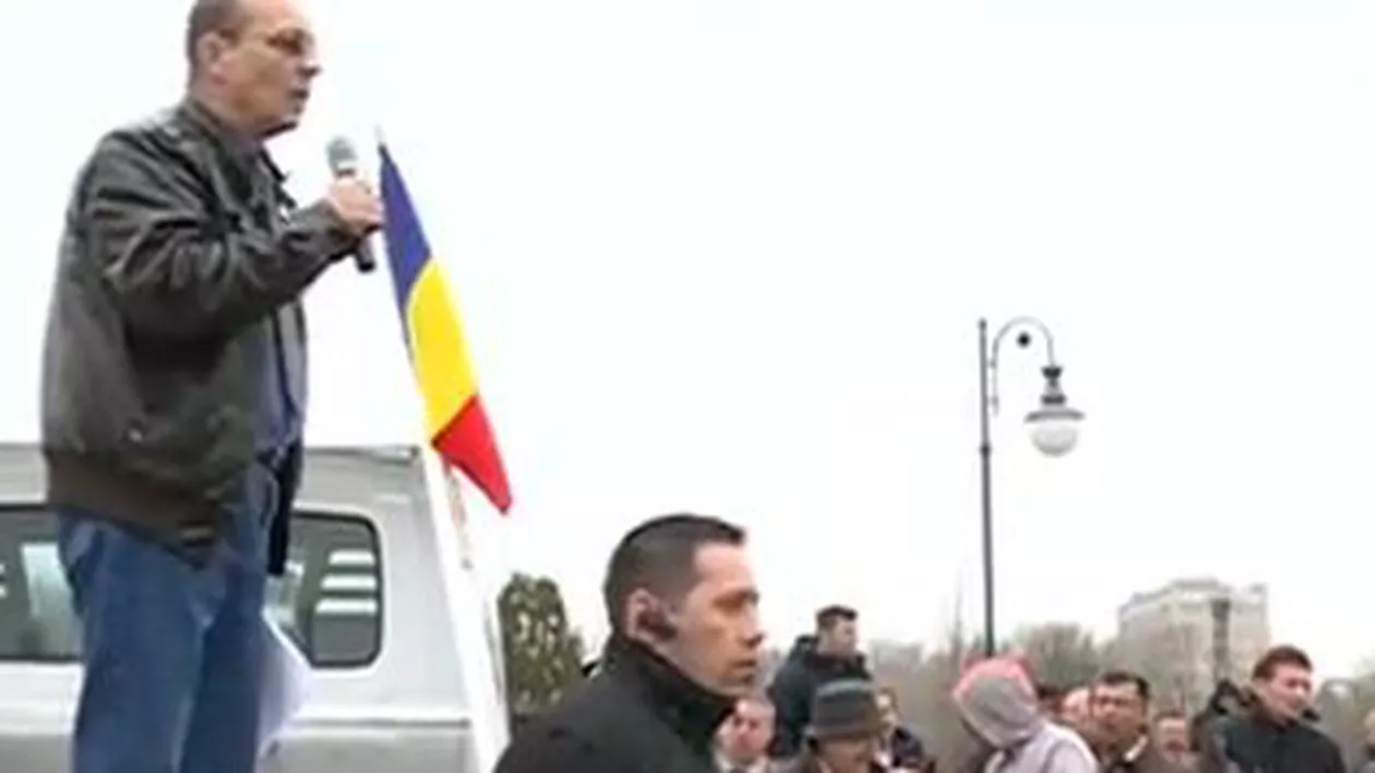 Sute de taximetriști protestează în București față de noua Lege a taximetriei (VIDEO)