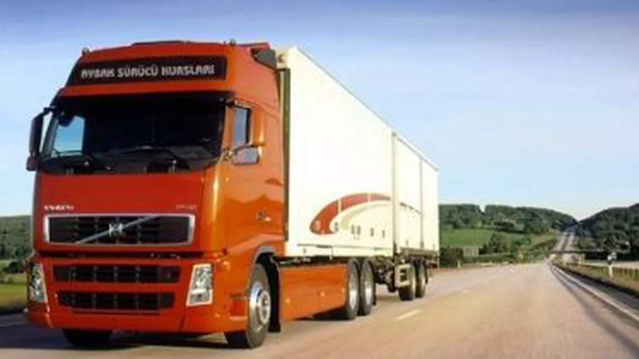 Circulația TIR-urilor și a camioanelor de peste 10 tone pe podul Giurgiu – Ruse a fost întreruptă