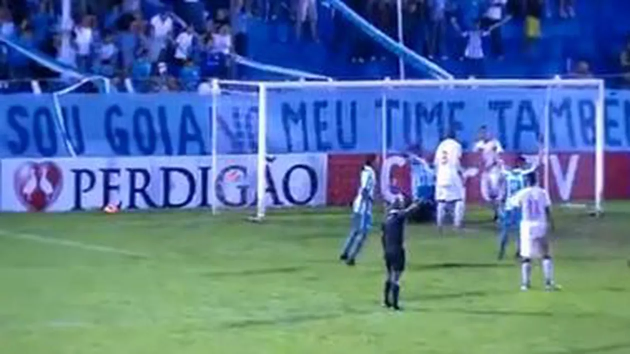 Brazilia: Un fotbalist a marcat fără să-și dea seama! (VIDEO)