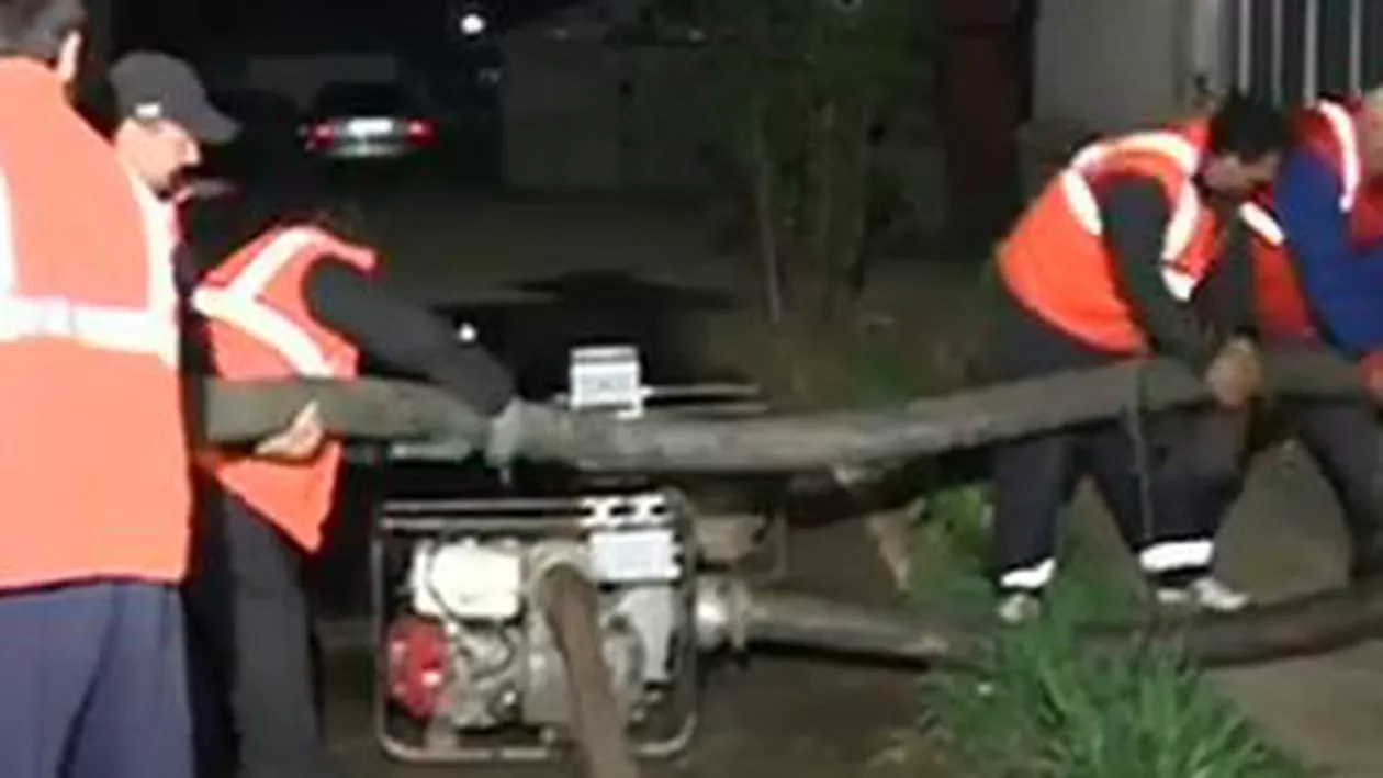 București: O femeie a fost arsă după ce o conductă de apă fiartă s-a spart (VIDEO)