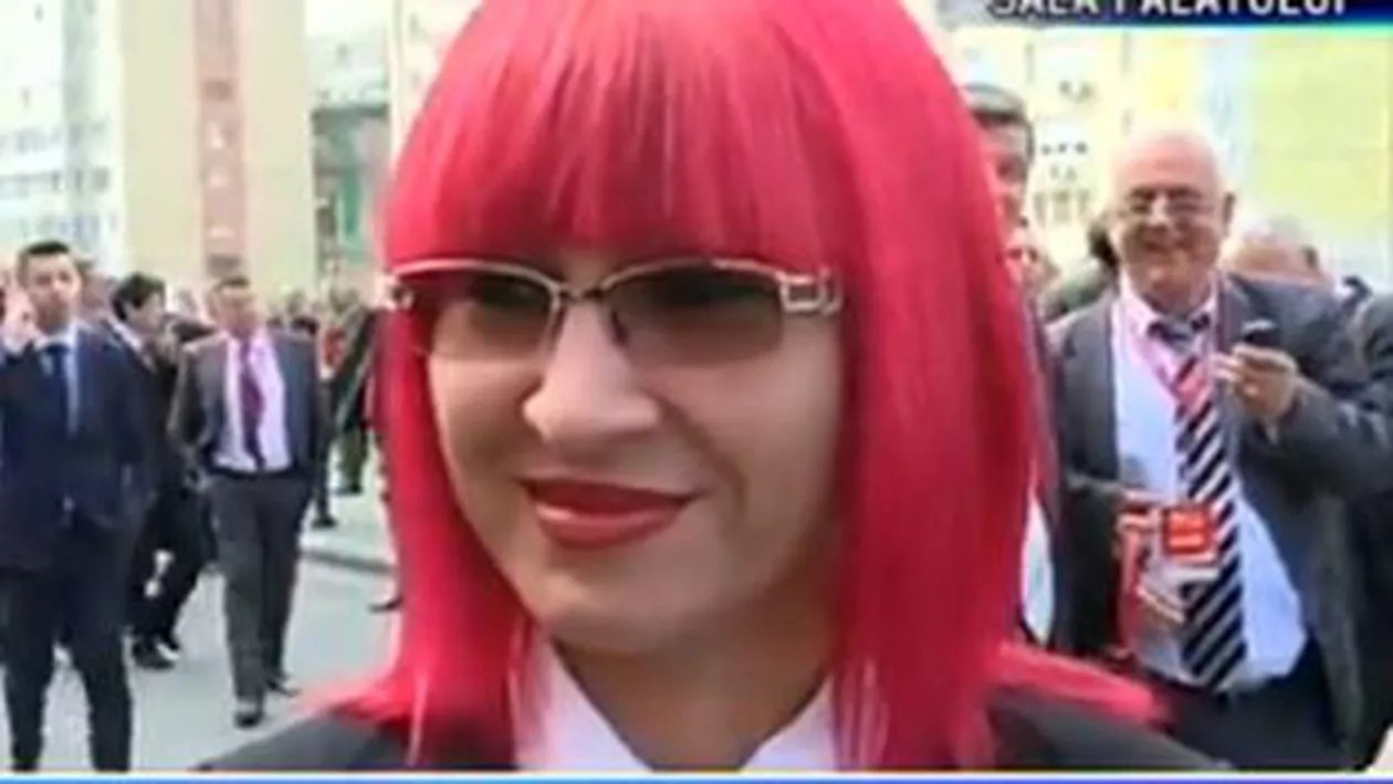 Roșul, elementul principal de la Congresul PSD: Doamnele din partid s-au "înroșit" pentru partid