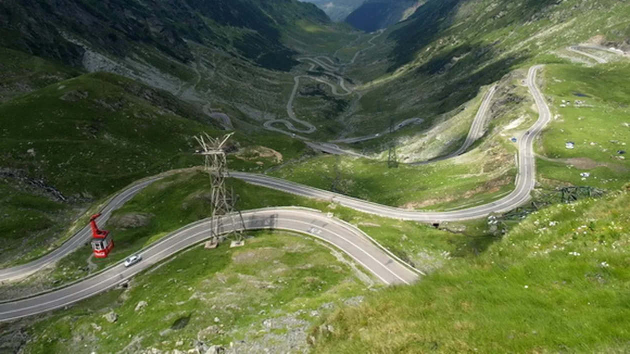 Traficul pe Transfăgărășan a fost blocat din cauza alunecărilor de teren