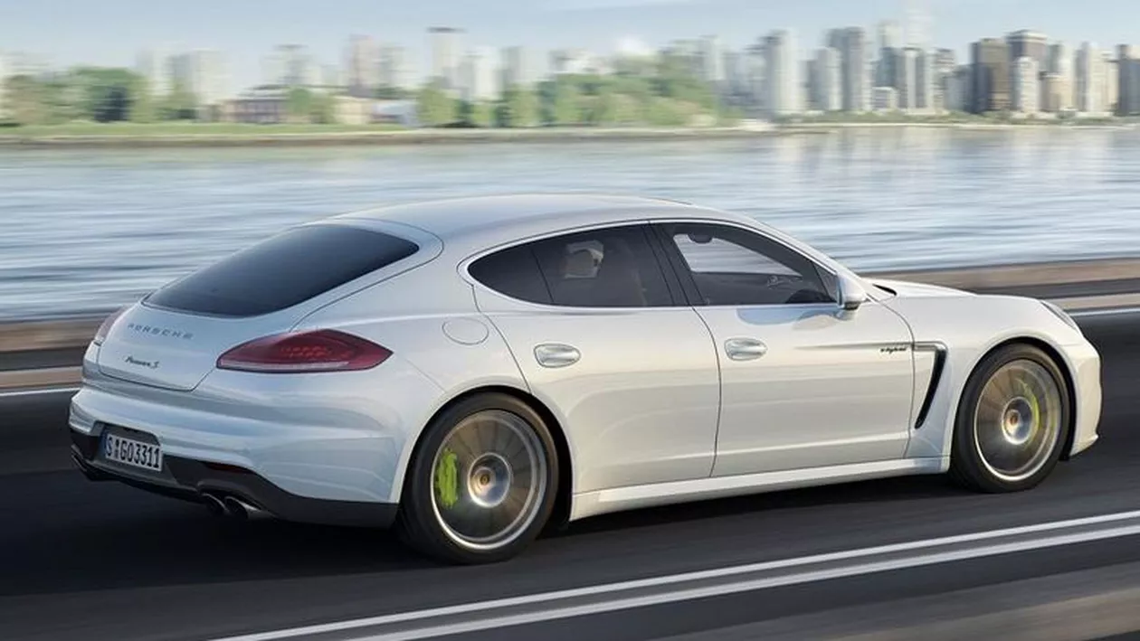 Porche Panamera lansează la Shanghai prima limuzină plug-in din lume și modelul cu ampatament alungit