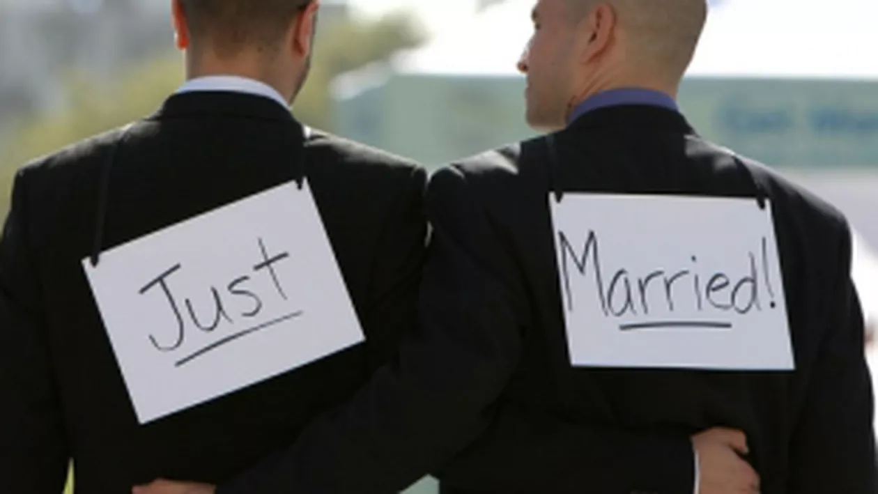 Proiectul care permite casătoriile homosexuale a fost adoptat de Adunarea Naţională din Franţa