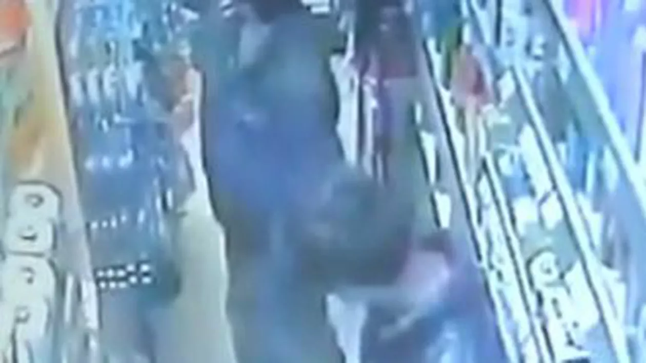 Tupeu de hoți: Doi tineri din Timișoara au vrut să fure de 2 ori din același loc, dar au fost prinși (VIDEO)