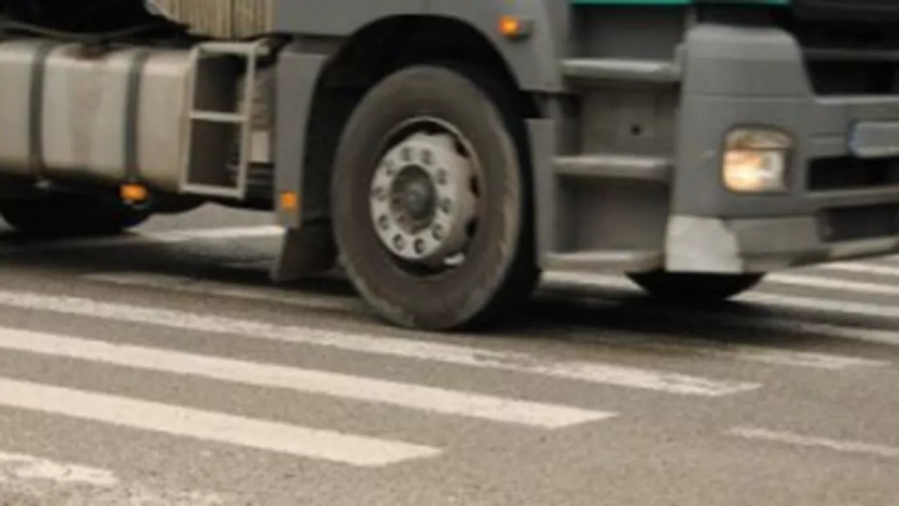 Cluj: O persoană a fost rănită, după ce un TIR s-a răsturnat pe șoseaua de centură