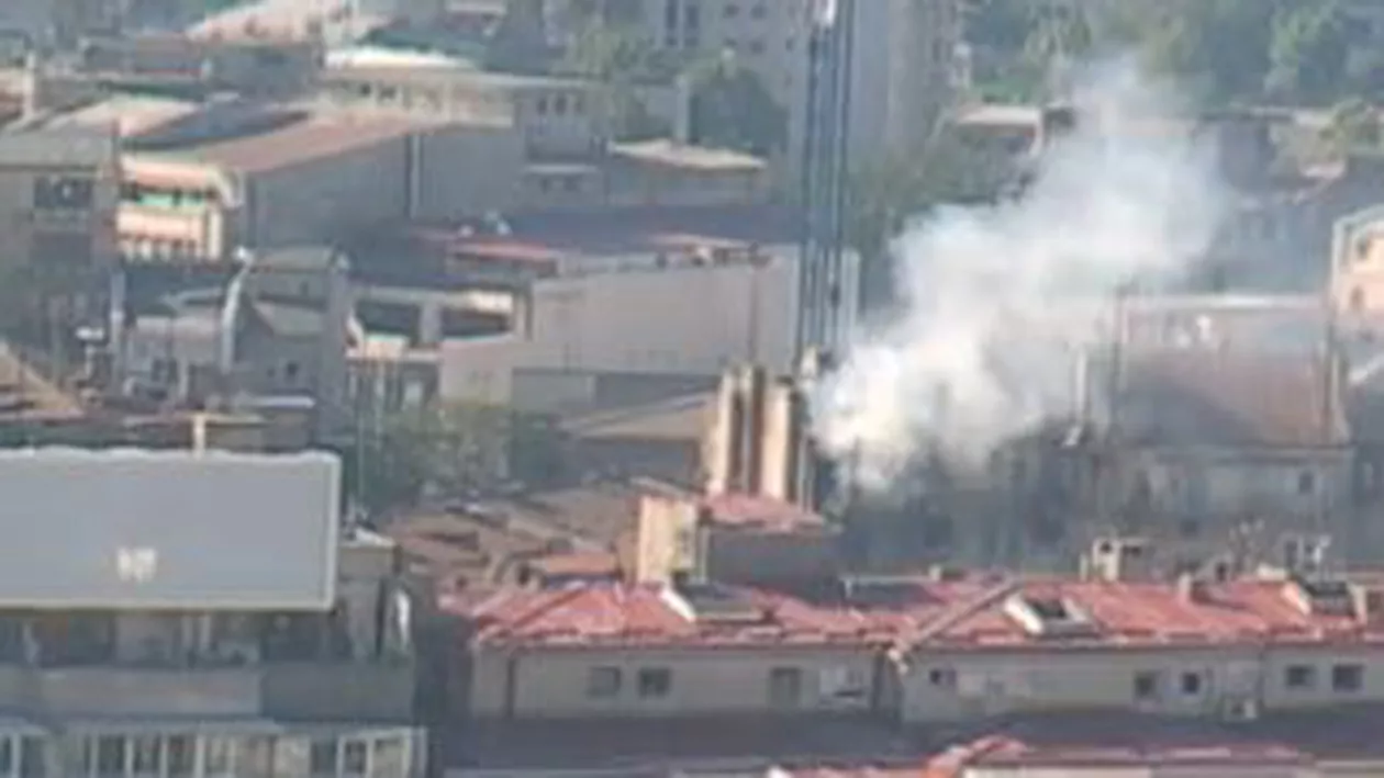 Incendiu în Centrul Vechi al Capitalei: O persoană a fost rănită, iar alte două intoxicate cu fum