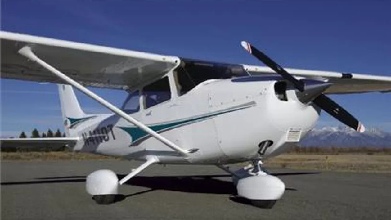 Avionul care a adus, sâmbătă noapte, Lumina Sfântă de la Ierusalim la Timişoara a făcut o pană de cauciuc