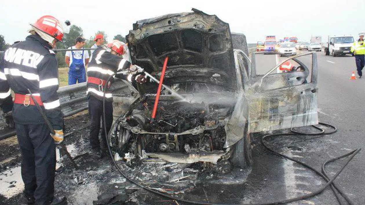 Patru maşini avariate, trei răniţi uşor şi un autoturism distrus, pe autostrada A1