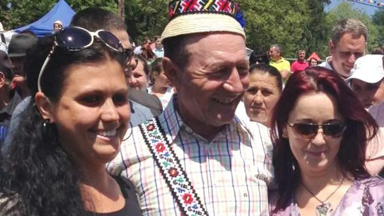 Preşedintele Băsescu a participat la "Sâmbra Oilor" în localitatea Certeze din Satu-Mare