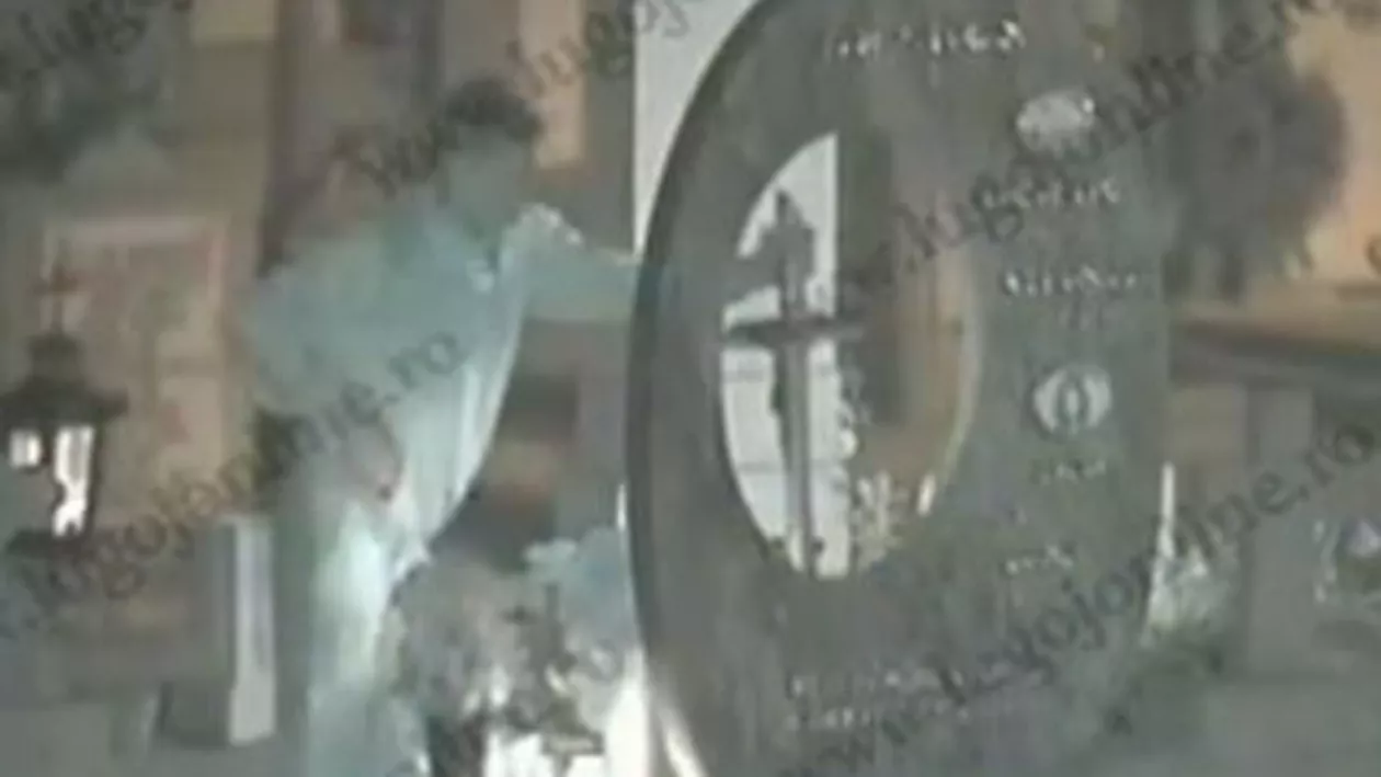 Hoț la 15 ani: Un tânăr a fost filmat în timp ce fura dintr-un cimitir din Lugoj (VIDEO)