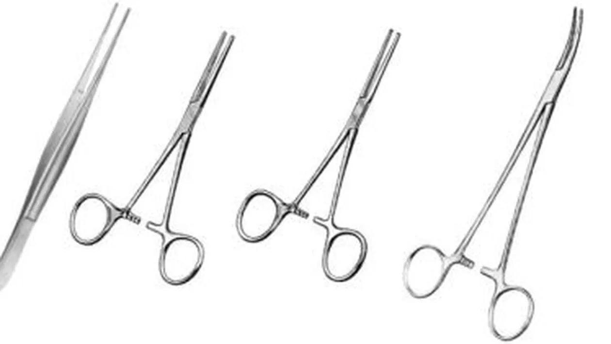 Un bărbat din Mehedinți a fost reoperat după ce trei ani a stat cu pense lungi de 17 centimetri în stomac