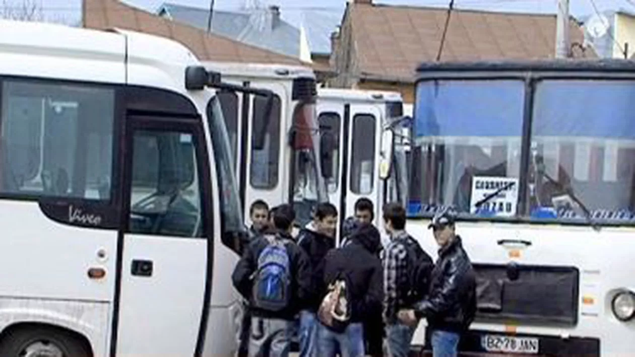 Datoria către elevii navetiști din Sibiu a ajuns la 3,2 milioane lei: Inspectoratul Școlar promite să facă decontările în trei săptămâni