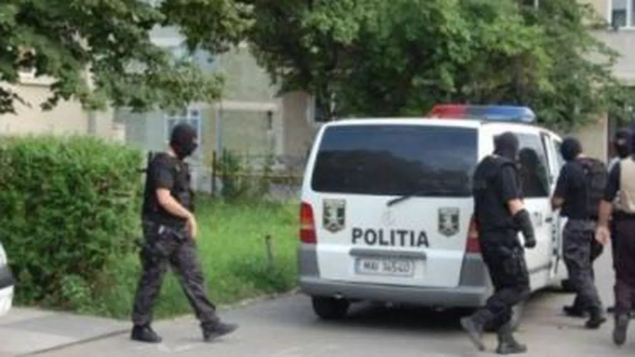 Prahova: Șapte persoane suspectate de furturi din societăți comerciale, duse la audieri în urma unor percheziții