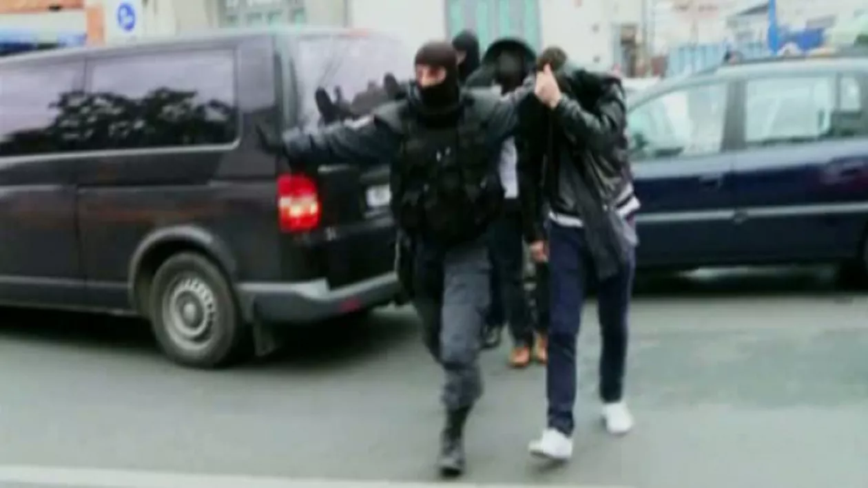 Timiș: Trei persoane suspectate că racolau oameni pentru a-i duce la vrăjitoare, arestate