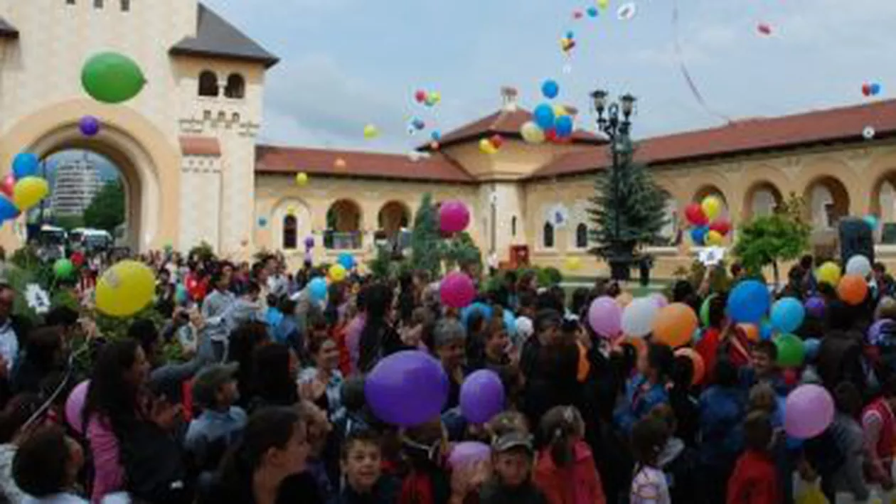 Ziua Internațională a copilului: Guvernul, Ministerul de Interne și Palatul Victoria își deschid porțile pentru cei mici