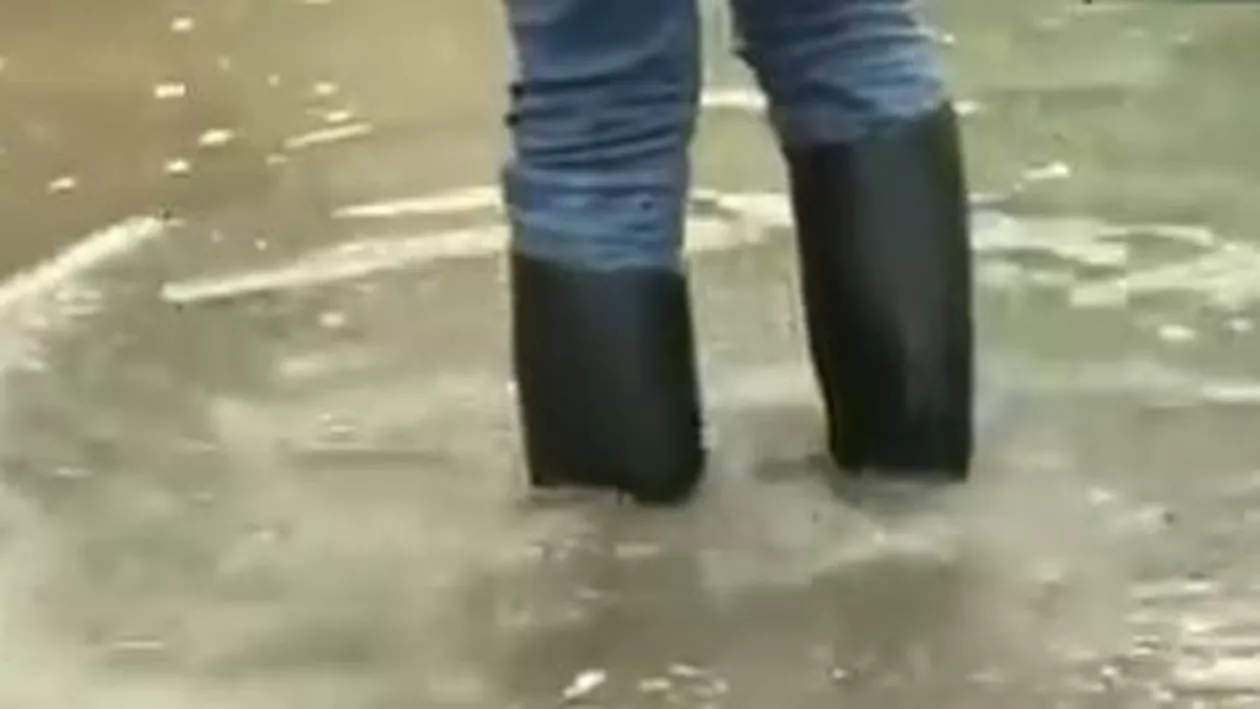 Inundații în Moldova: Zeci de locuințe, inundate în Neamț și Suceava. Un sat a rămas izolat, iar unele culturi au fost distruse