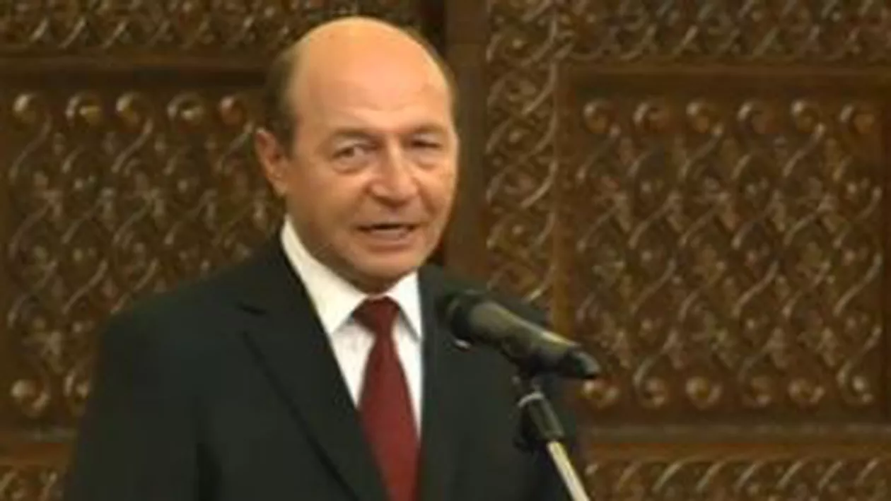 Traian Băsescu: Revizuirea actuală a Constituției reprezintă un risc de blocare a statului