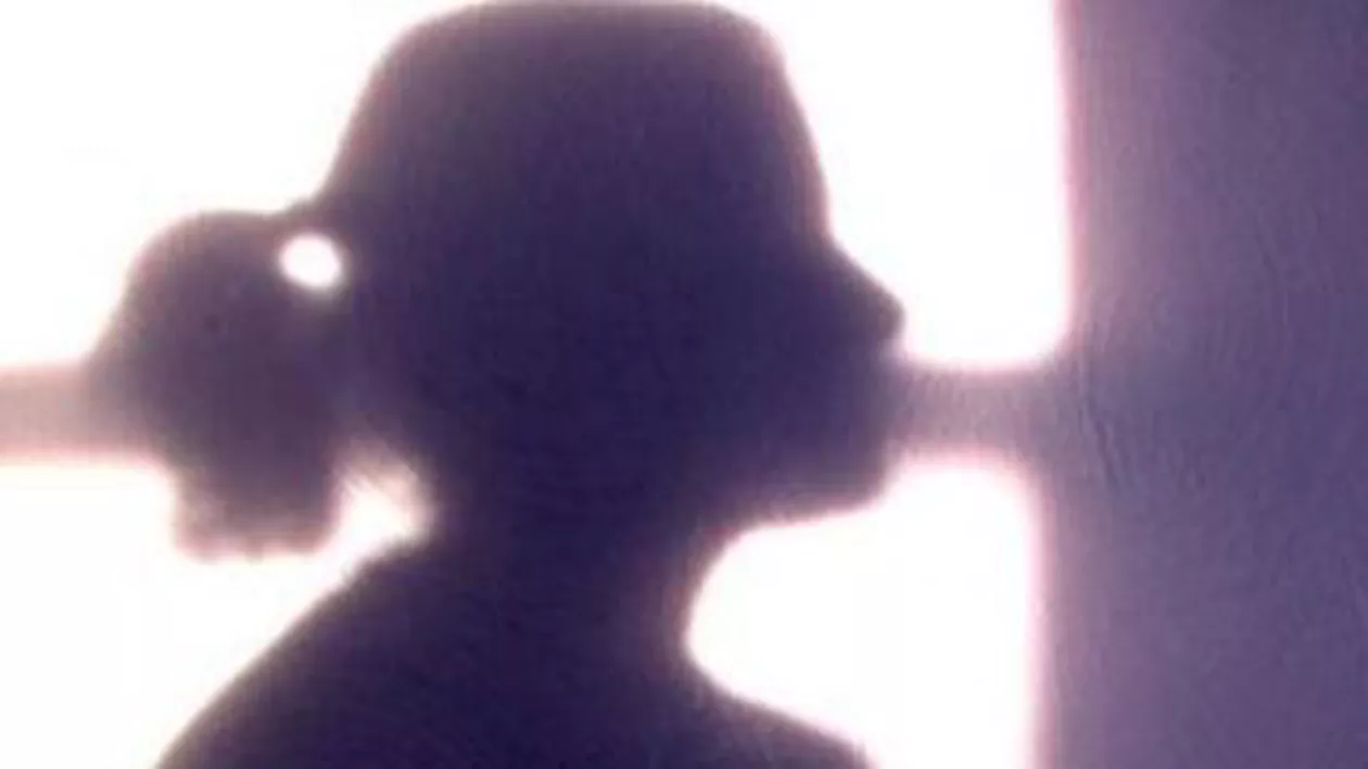 Buzău: Profesor de muzică, reținut după ce ar fi mângâiat și sărutat mai multe eleve