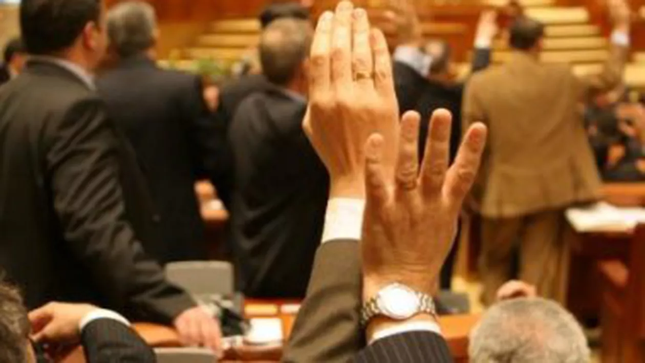 Revizuirea Constituției: Parlamentul se va dizolva dacă demiterea preşedintelui este respinsă de majoritatea prezentă la urne