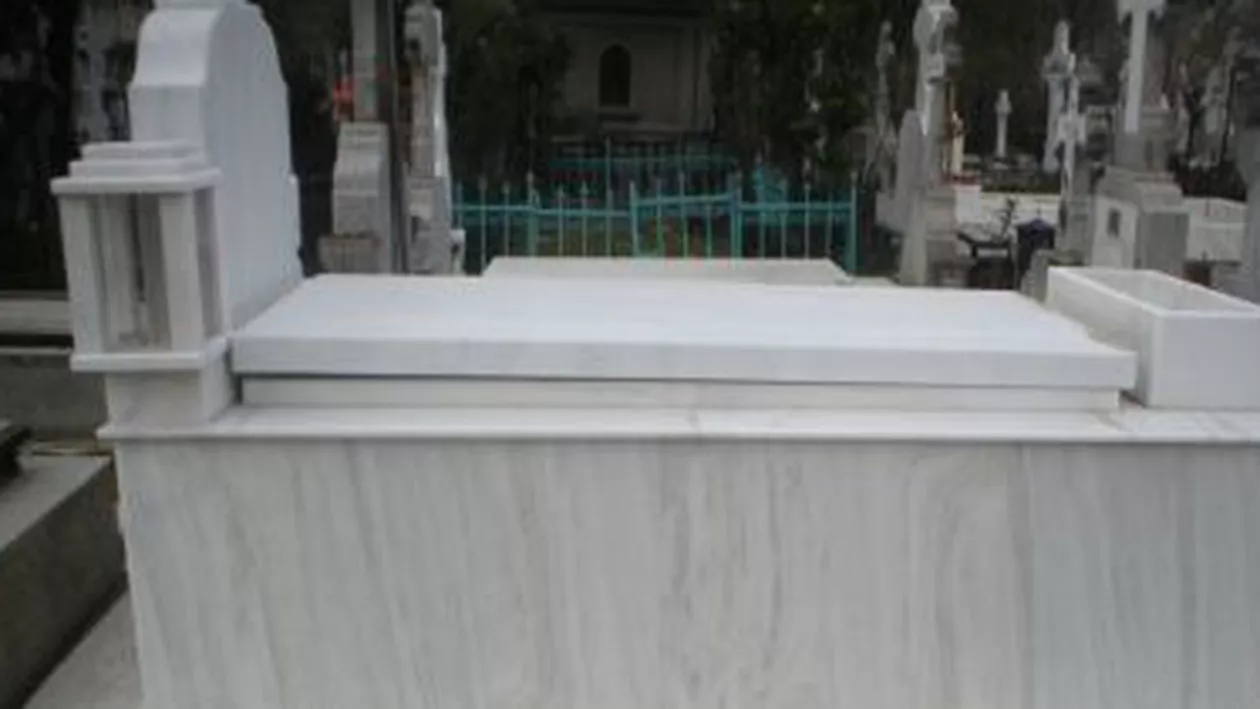Un bărbat mort în 2006 a fost dezgropat dintr-un cimitir din Iași pentru a-i fi furate bijuteriile
