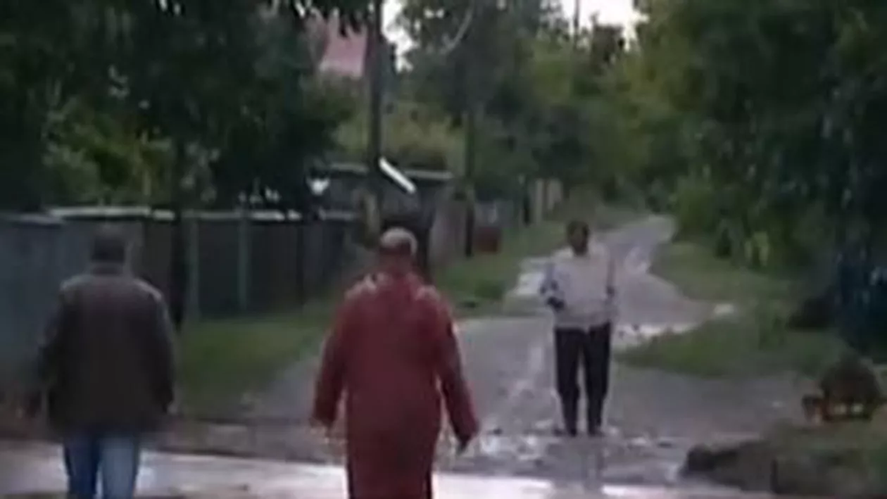 Ploile torențiale au făcut ravagii în aproape toată țara: Mai multe străzi și hectare agricole au fost inundate (VIDEO)