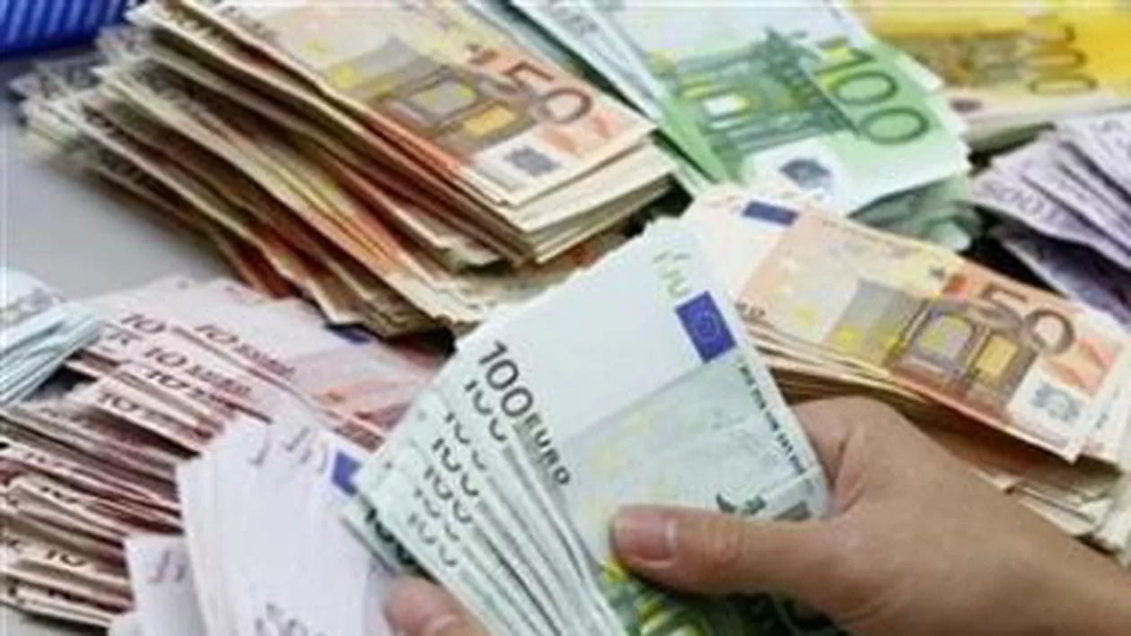 BNR: Investițiile străine directe au scăzut cu 35% în primele patru luni, ajungând la 322 milioane euro