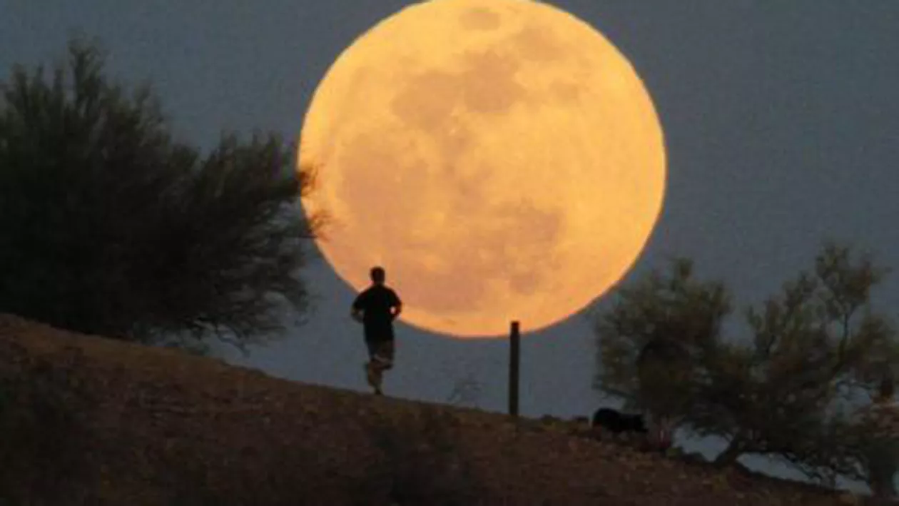 Fenomenul astronomic de "SuperLună" va putea fi observat pe 23 iunie. VEZI ce se va întâmpla