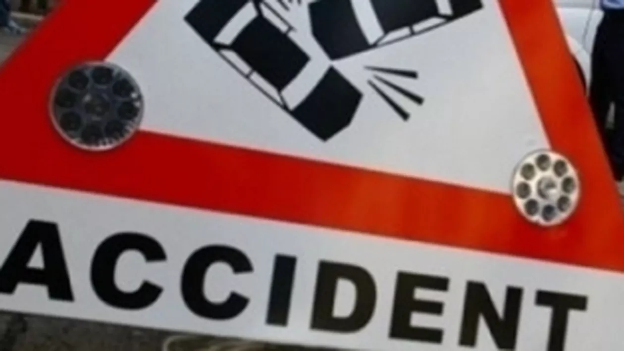 Traficul pe DN7, blocat complet după ce remorca unui TIR s-a răsturnat pe şosea