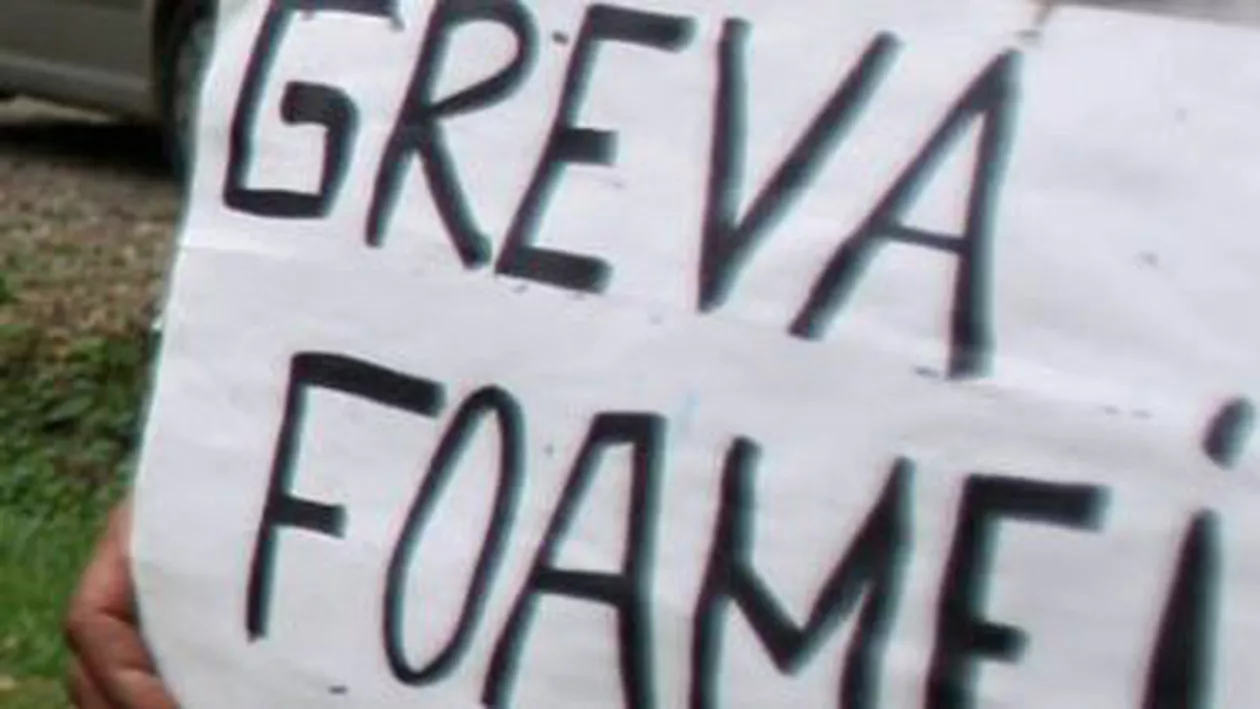 Protest la Curtea de Apel Ploieşti: O femeie a intrat în greva foamei (VIDEO)