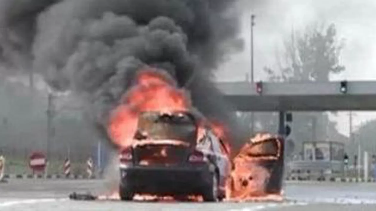 O mașină a luat foc pe autostrada A2, la 20 kilometri de București: Nu există victime