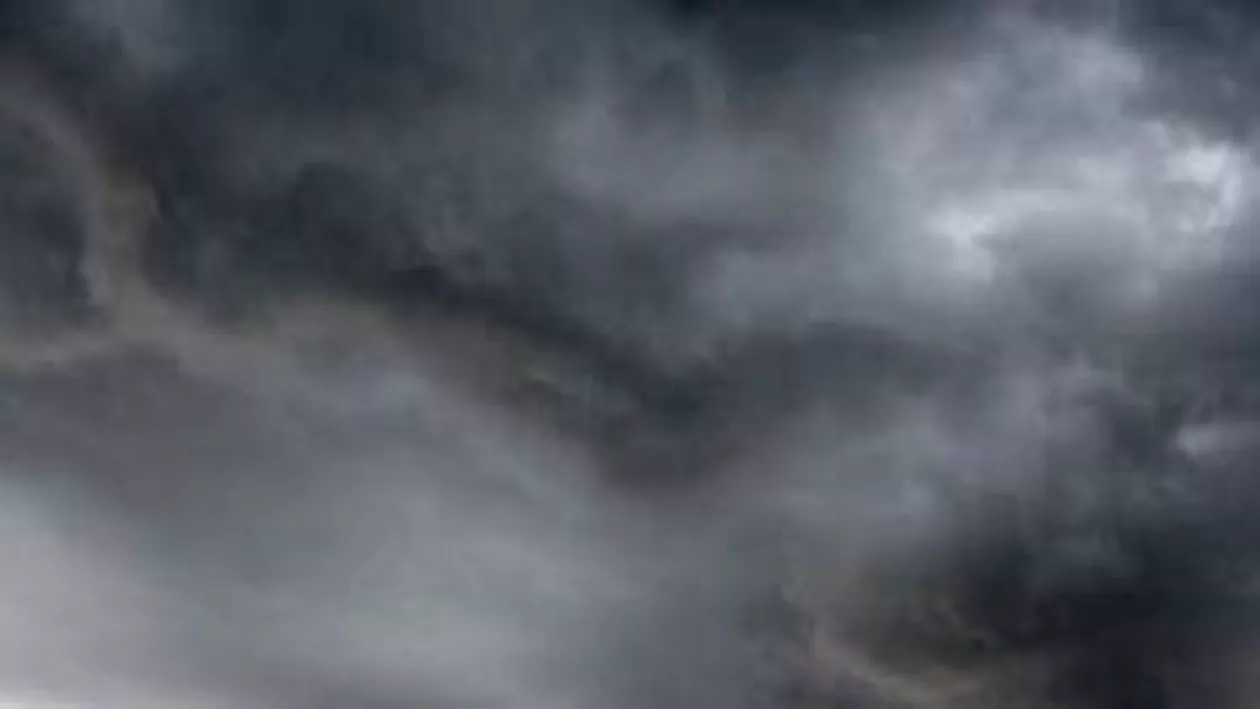Informare meteorologică: Instabilitate atmosferică accentuată în vestul, nordul și centrul țării. Vor fi averse cu caracter torențial